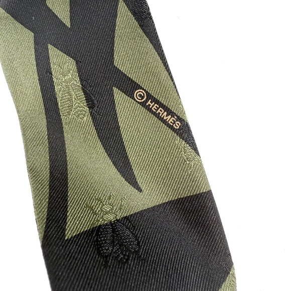 Sold on fashionreloved.com HERMES Silk Leather Rouge H Bouquet Fringed Twilly - Picture 9 of 10